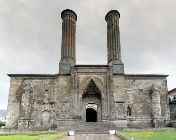 5 Must-See Historical Monuments in Erzurum: photo 3
