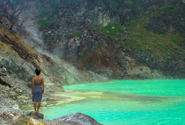 The hauntingly beautiful crater lake of ‘Kawah Putih’: photo 1