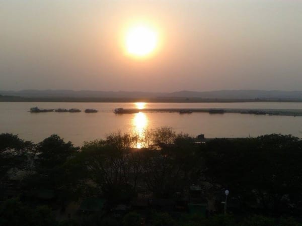 TRAVELLING MYANMAR DURING THE WATER FESTIVAL: photo 2