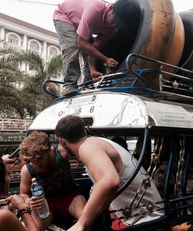 The Vang Vieng Free Whisky Trail: photo 1