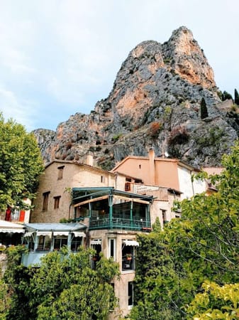 Moustiers-Saint-Marie : Discover a romantic village in France: photo 3
