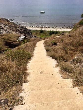 An abandoned lighthouse in Capones Island, Zambales: photo 6