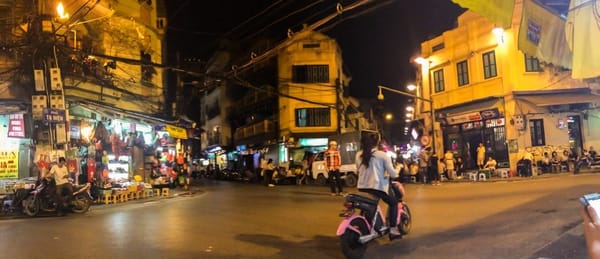 Hanoi: Make your way to Vietnam on plastic stools: photo 7