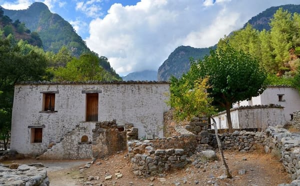 Hiking in the Gorge of Samaria: photo 1