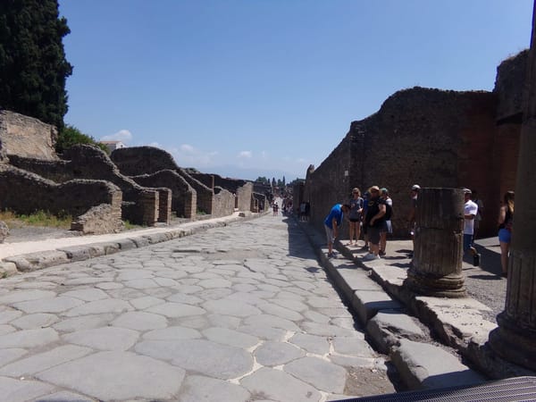 How to do Naples on a Budget: Sun, Pizza and Ancient History: photo 7