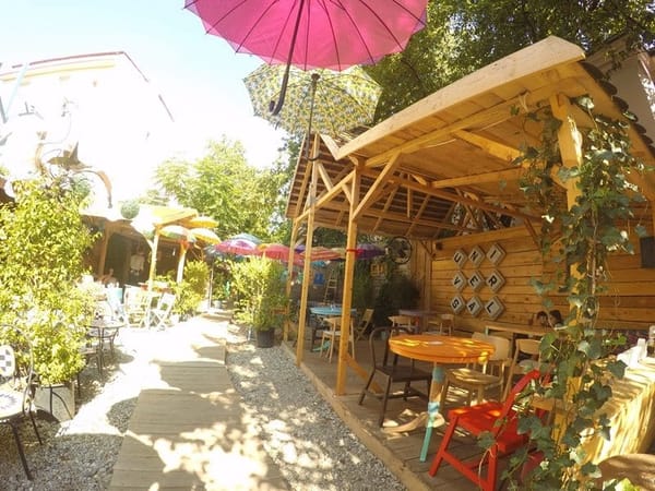 Bucharest under umbrellas: photo 6