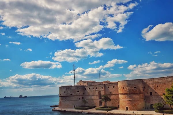 Taranto. Best things to see (and eat!) in the dolphins’town: photo 1