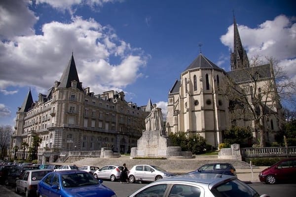 France: Pau - gate to the Pyrenees: photo 1
