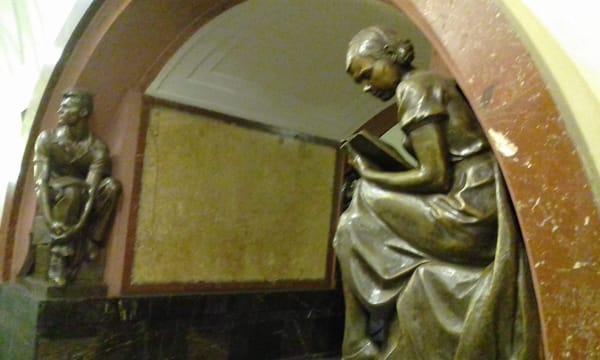 The best places in Russia: magic of the Moscow metro: photo 1