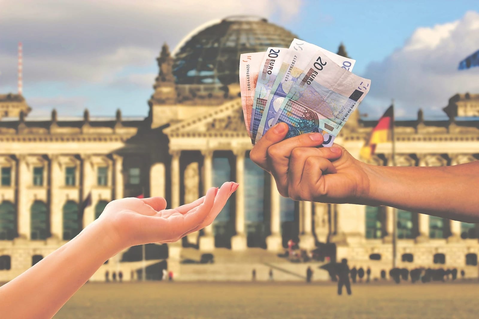The Benefits of Using TransferWise vs PayPal