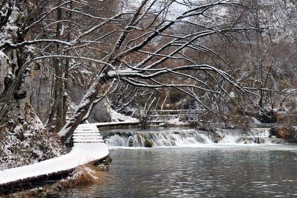 Plitvice Lakes: a frozen paradise during winter: photo 1
