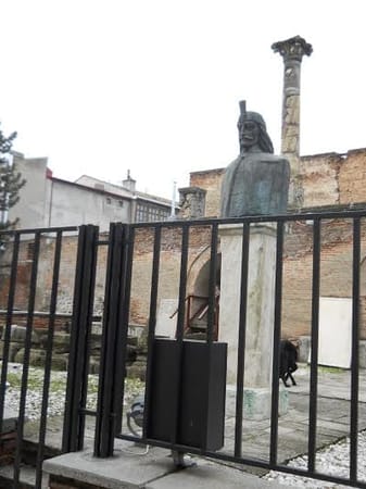 Bucharest: A Walk through History I: photo 1