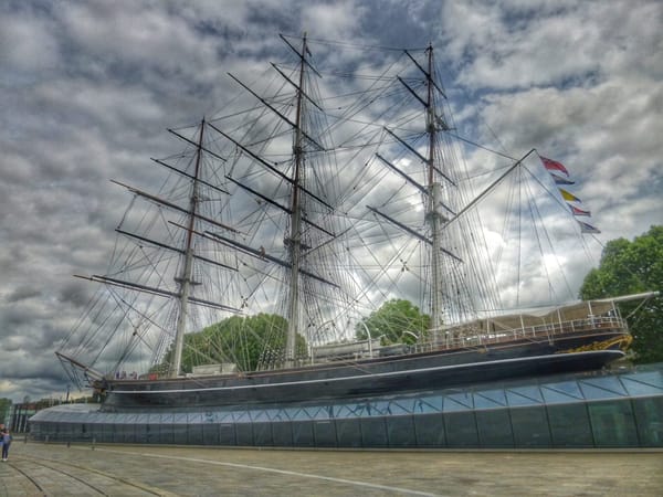 Greenwich: Where the Eastern and the Western Hemispheres are Just One Jump Away: photo 1