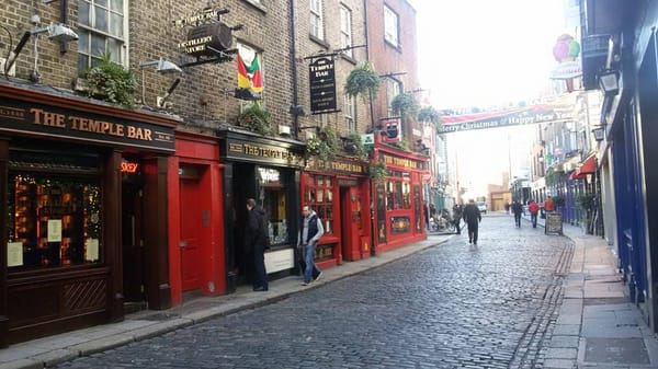 A walk around Dublin sipping a Guinness: photo 2
