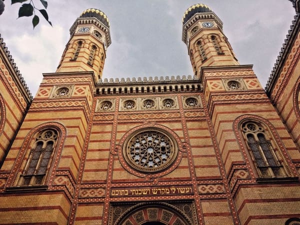 Budapest Travel Guide - A Fun Alive City: photo 1
