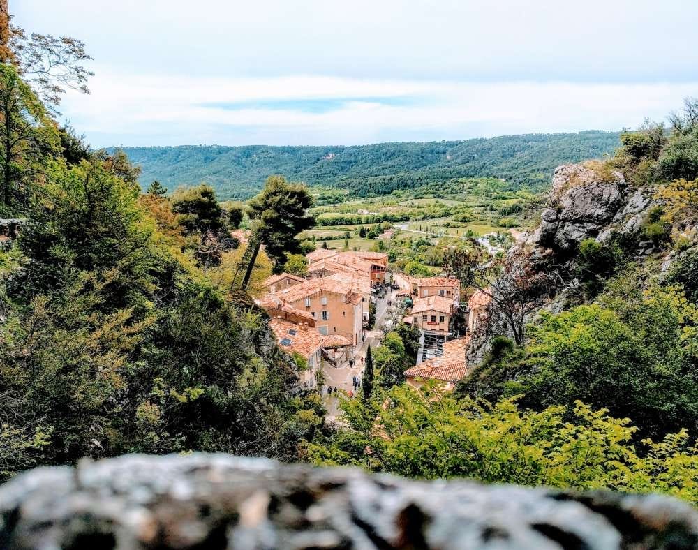 Moustiers-Saint-Marie : Discover a romantic village in France