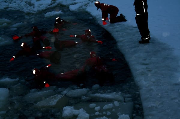 How to Catch Icebreaker or Swimming in Icebreaker Path -  Kemi,Finland.: photo 4