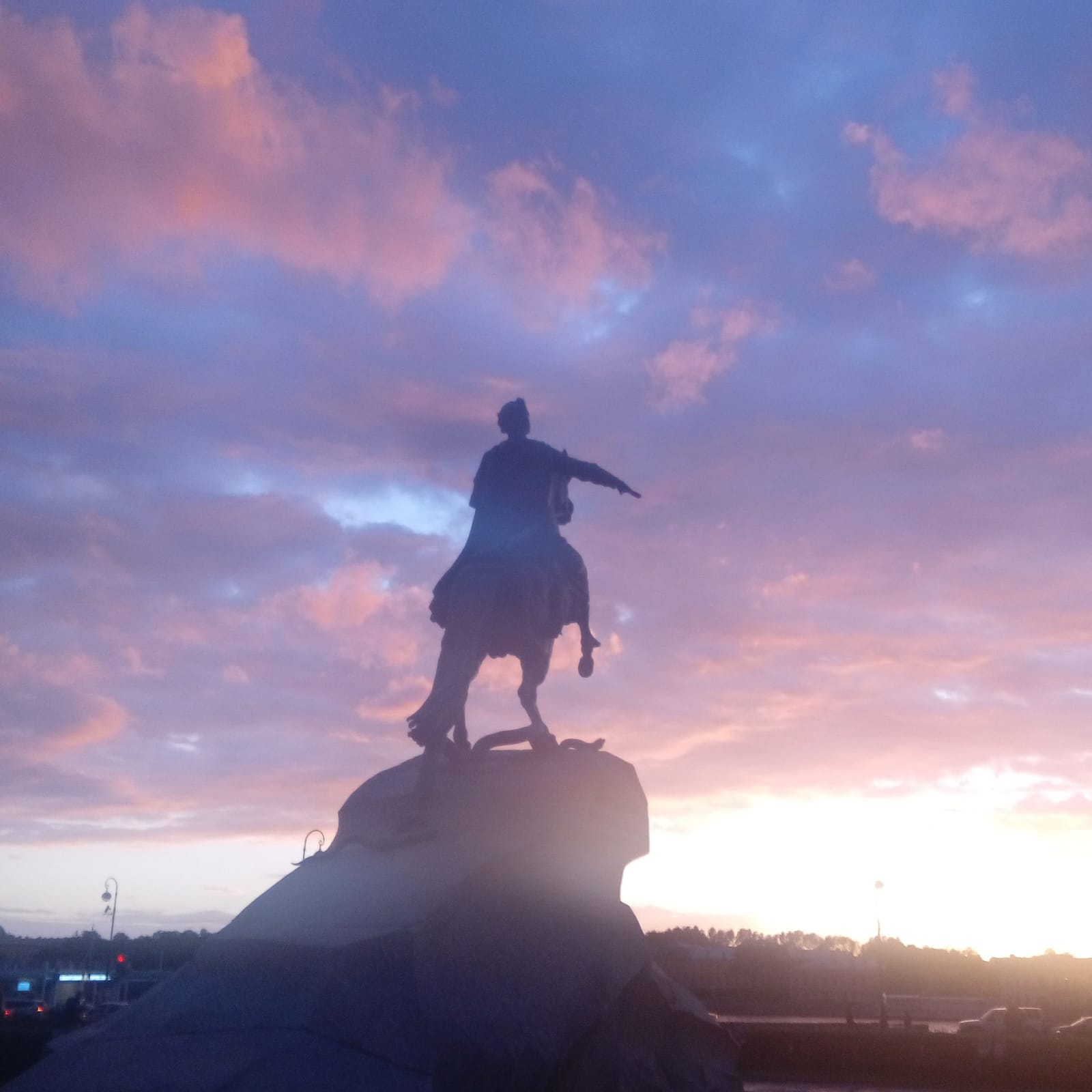 Saint-Petersburg: walking the streets like a local