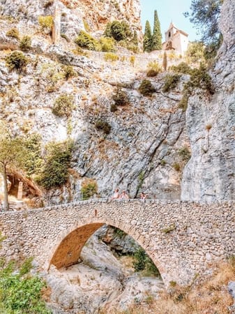 Moustiers-Saint-Marie : Discover a romantic village in France: photo 11