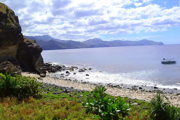 An abandoned lighthouse in Capones Island, Zambales: photo 3