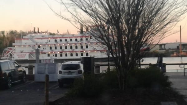 Enjoy Savannah's Captivating District on A Budget: photo 2