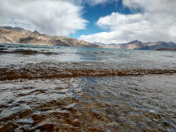 Magical waters of Pangong Tso: photo 1
