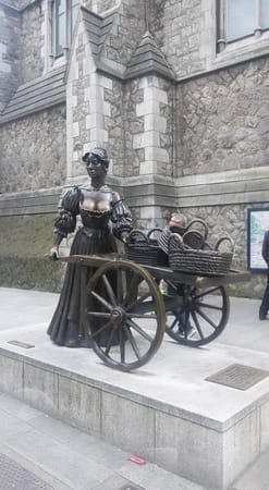A walk around Dublin sipping a Guinness: photo 5