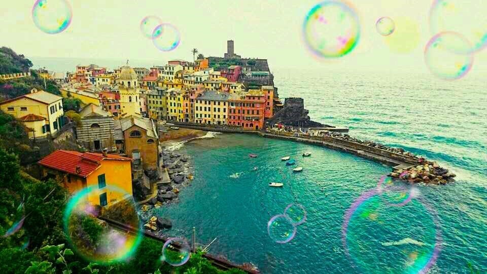 Trekking the Cliffs of Cinque Terre (Italy)