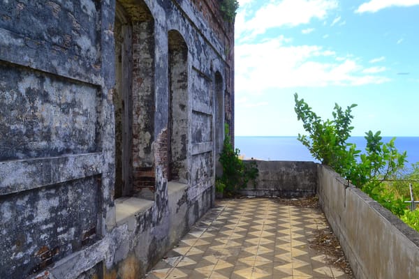 An abandoned lighthouse in Capones Island, Zambales: photo 8