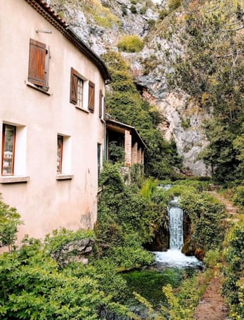 Moustiers-Saint-Marie : Discover a romantic village in France: photo 4