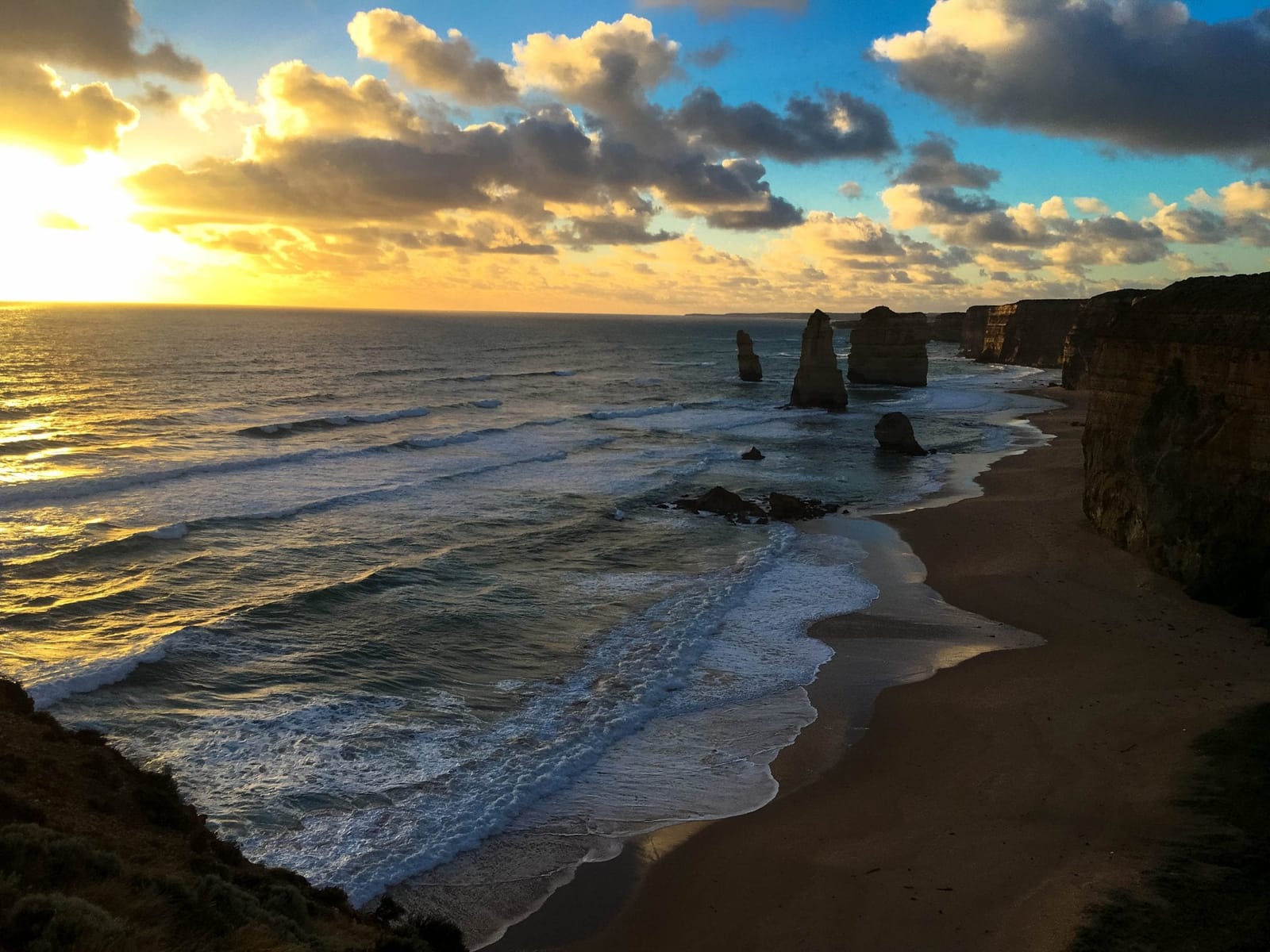A Guide to The Twelve Apostles, Victoria, Australia