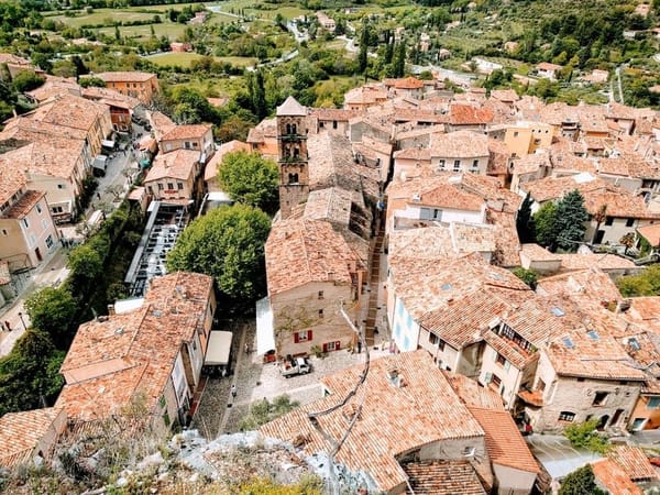 Moustiers-Saint-Marie : Discover a romantic village in France: photo 2
