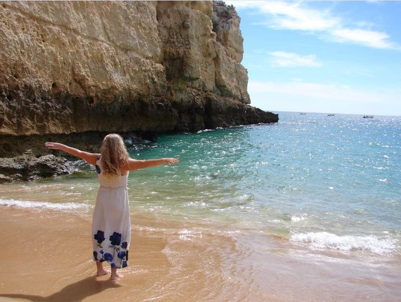 Why Algarve (Portugal) Is A Good Choice For A Honeymoon?