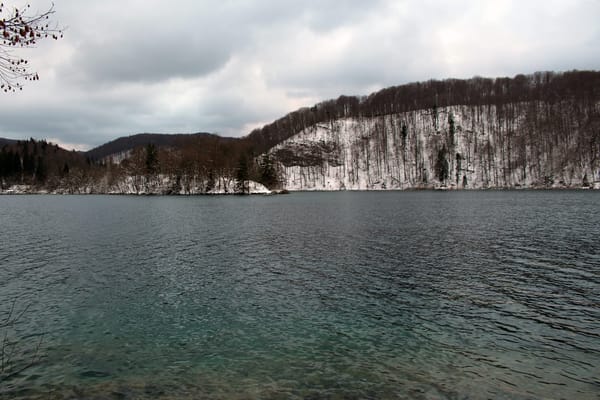 Plitvice Lakes: a frozen paradise during winter: photo 2