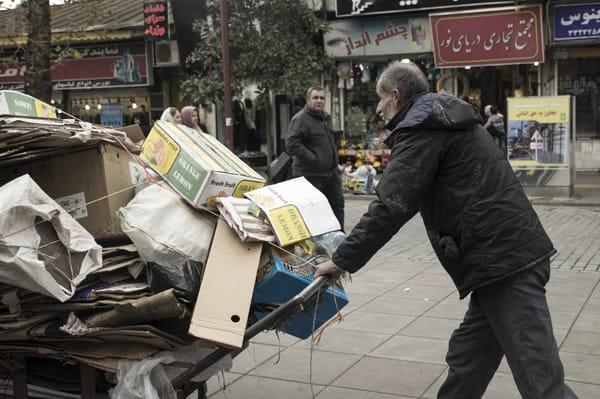 Hitchhiking into Islamic state of Iran: photo 4