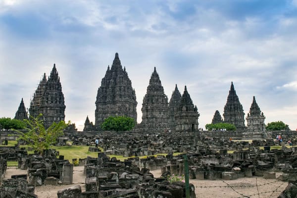 Yogyakarta: from Colourful Batik to Cruel Bird Market: photo 3