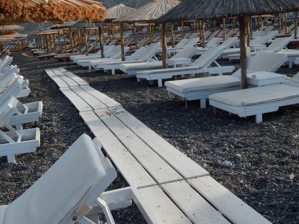 The Many Faces of Santorini: photo 2