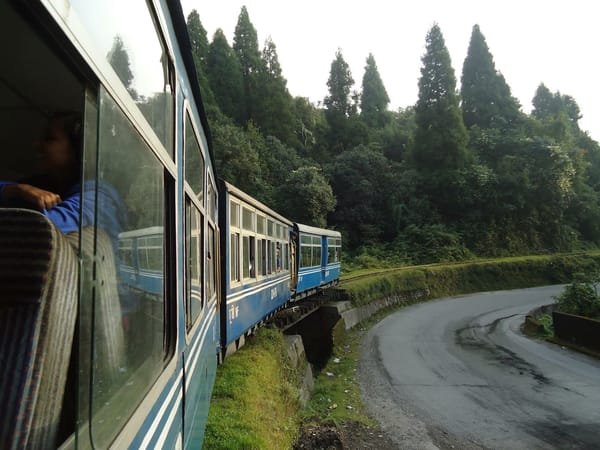 Hill Stations of India - An Insider’s Travel guide to Darjeeling: photo 1