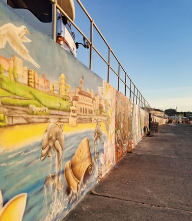 Backpacker’s Travel Guide to Bondi Beach: Bars, Food, and Fun!: photo 2