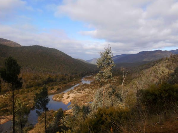 Run to the Hills - Camping in the Snowy Wilderness: photo 2