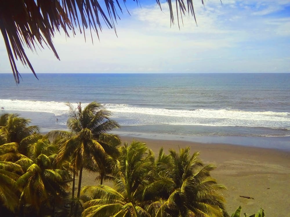 Los Cóbanos, the reef Beach in El Salvador.