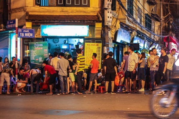 Hanoi: Make your way to Vietnam on plastic stools: photo 6