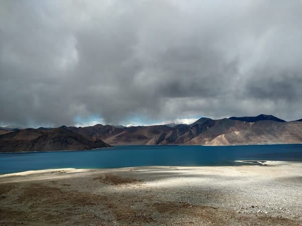 Magical waters of Pangong Tso: photo 3