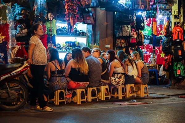 Hanoi: Make your way to Vietnam on plastic stools: photo 8