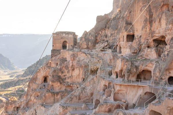 A day trip to the ancient cave village of Vardzia, Georgia: photo 1