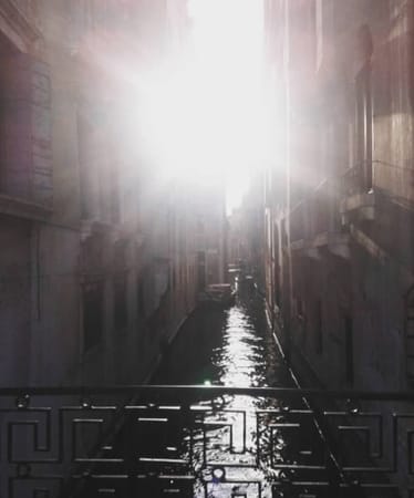 Don't be a tourist in Venice, be absorbed by its magic!: photo 1