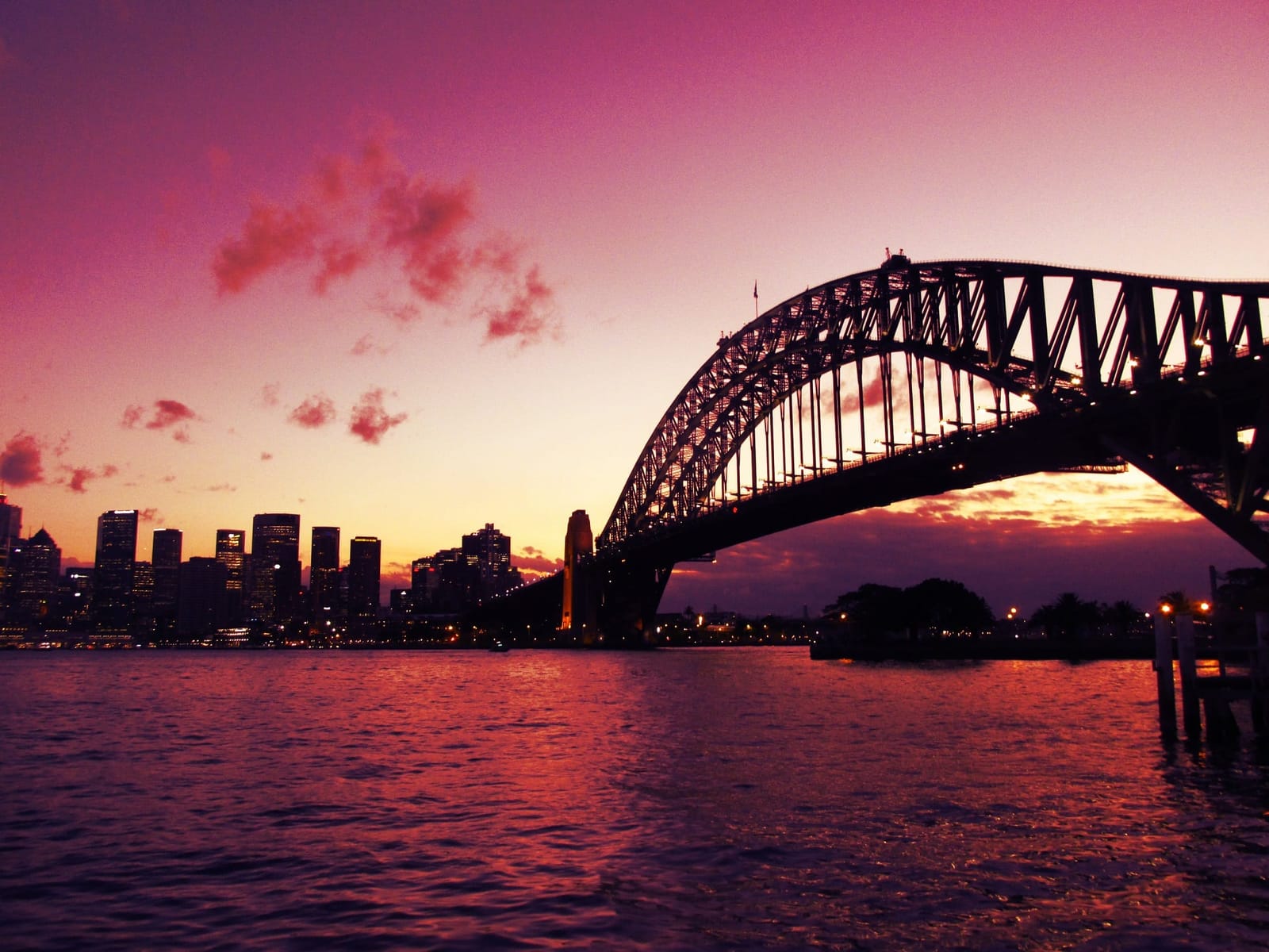 10 Sydney Highlights – Stunning Beaches and Sparkling City Lights