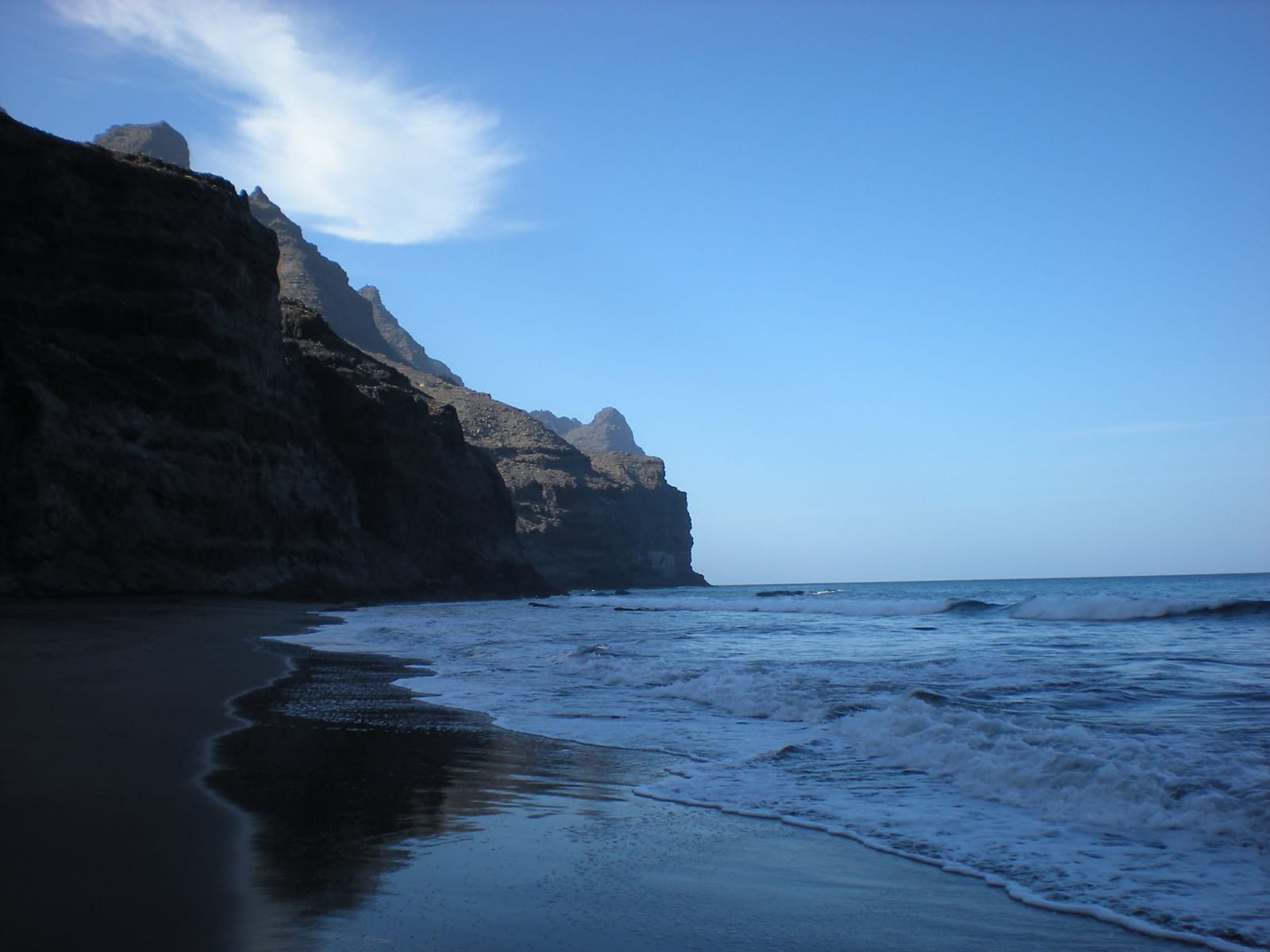 Playa Guigui: the mystical beach of Gran Canaria.