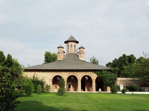 Summer in Romania - Bucharest Travel Guide: photo 2