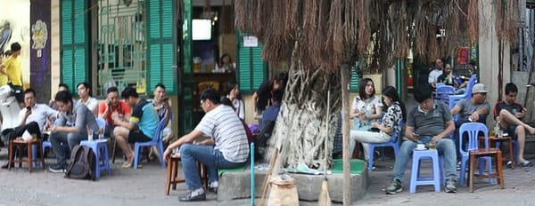 Hanoi: Make your way to Vietnam on plastic stools: photo 5